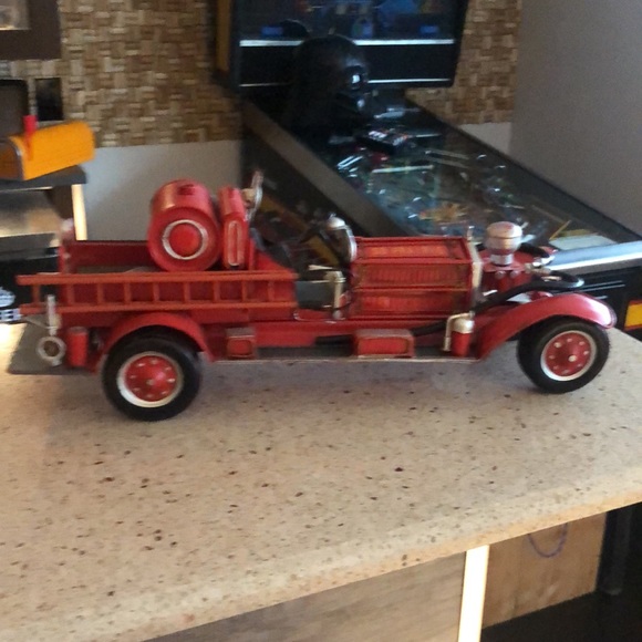 1920s Style Display Tin Fire Engine - Picture 2 of 4